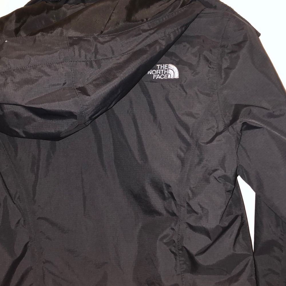 North face windbreaker - Picture 4 of 6
